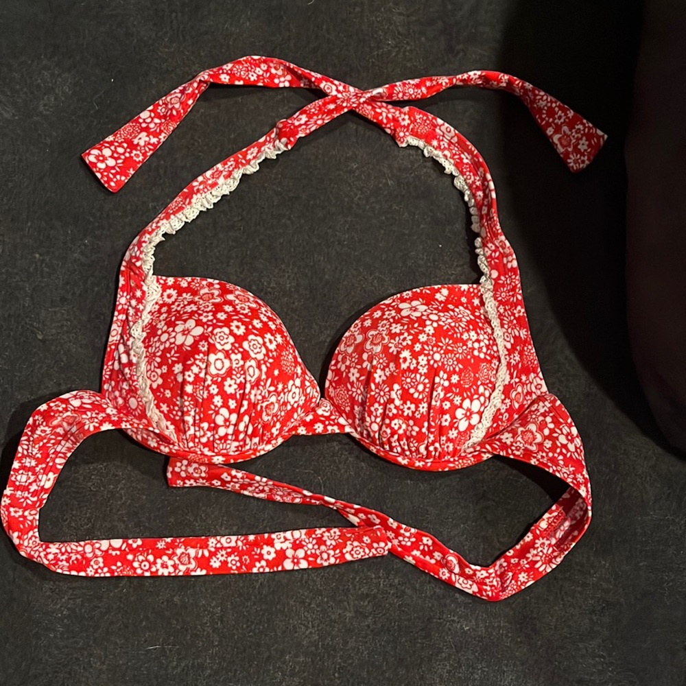 Retro Style Red and White Floral with Lace Detail Bikini Top, Push-up Size 6